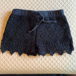 Embroidery navy shorts